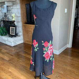 Amorose Black Long Dress with Red Large Floral‎